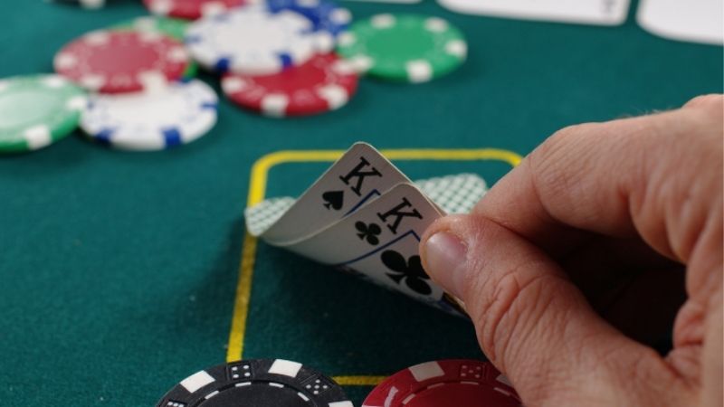 Bí Quyết Cách Bluff Trong Poker Kubet Khiến Bàn Chơi Chao Đảo